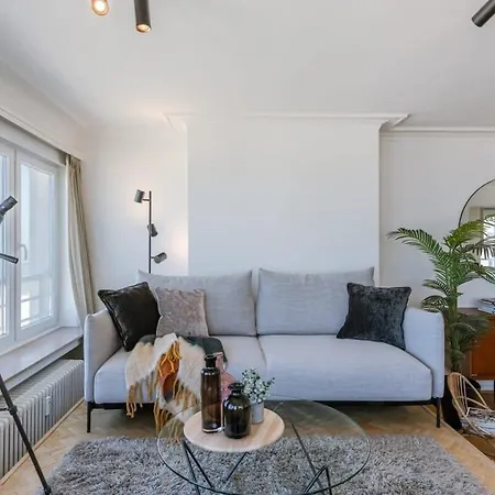 Huswell - Frontal Seaview In