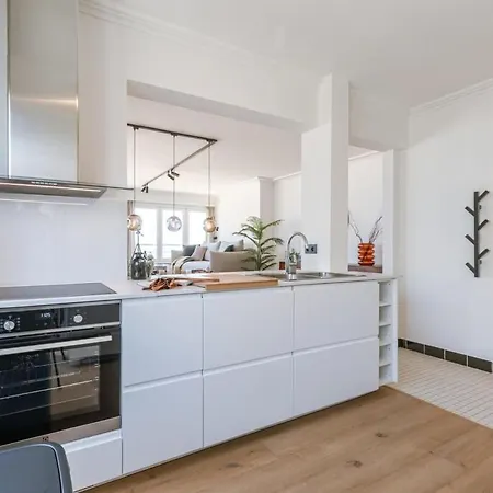 Huswell - Frontal Seaview In *