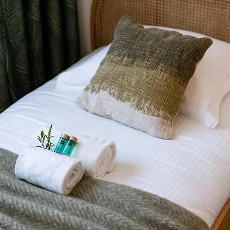 Huswell - Frontal Seaview In