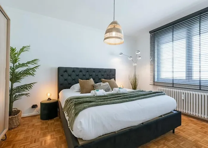 Huswell - Frontal Seaview In