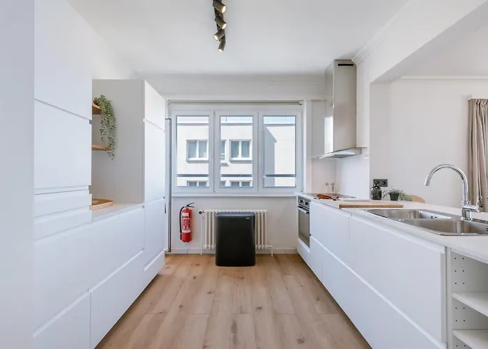 Huswell - Frontal Seaview In Ostende