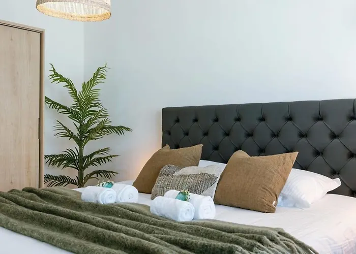 Huswell - Frontal Seaview In